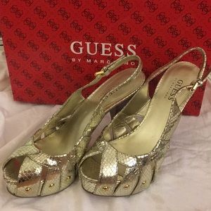 ❤️GUESS Gold snake skin heels 6.5